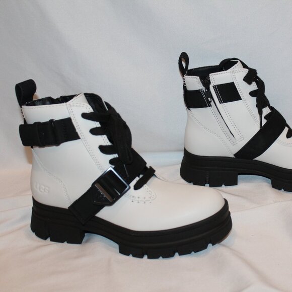 NIB UGG WOMEN'S ASHTON LEATHER MOTO BOOTS BLACK WHITE SZ 7 - Picture 3 of 7